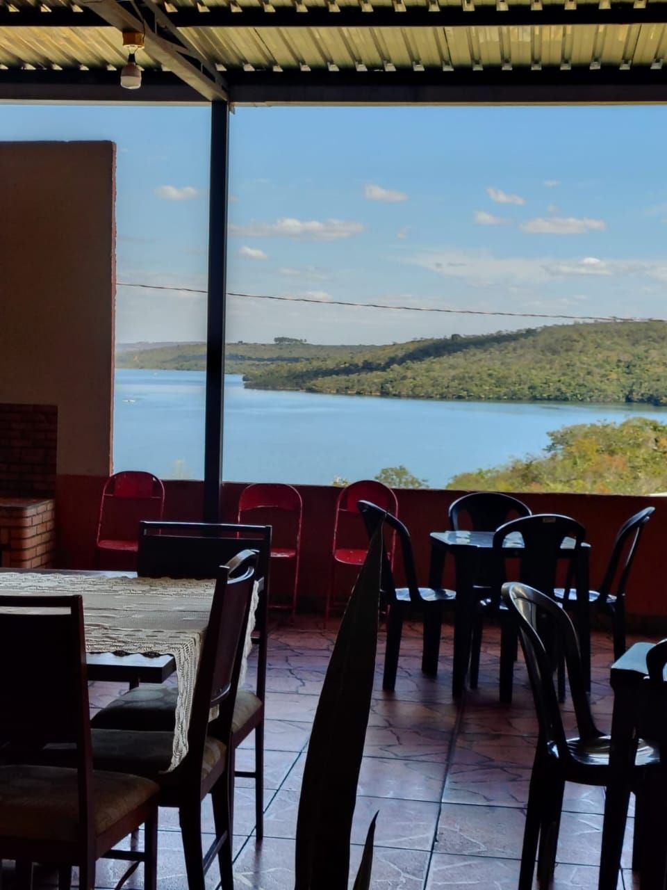 Varanda com vista panorâmica do Lago Corumbá IV
